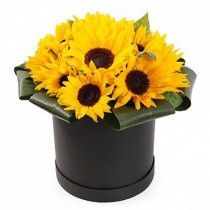 Hat box with sunflowers 